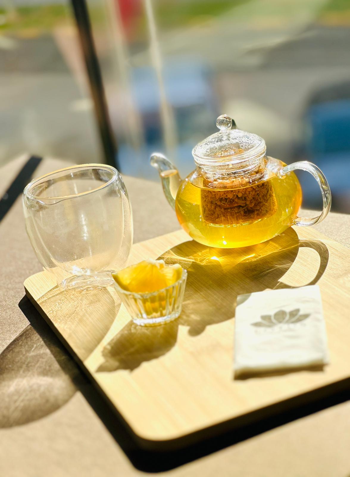 Mint and lemon tea