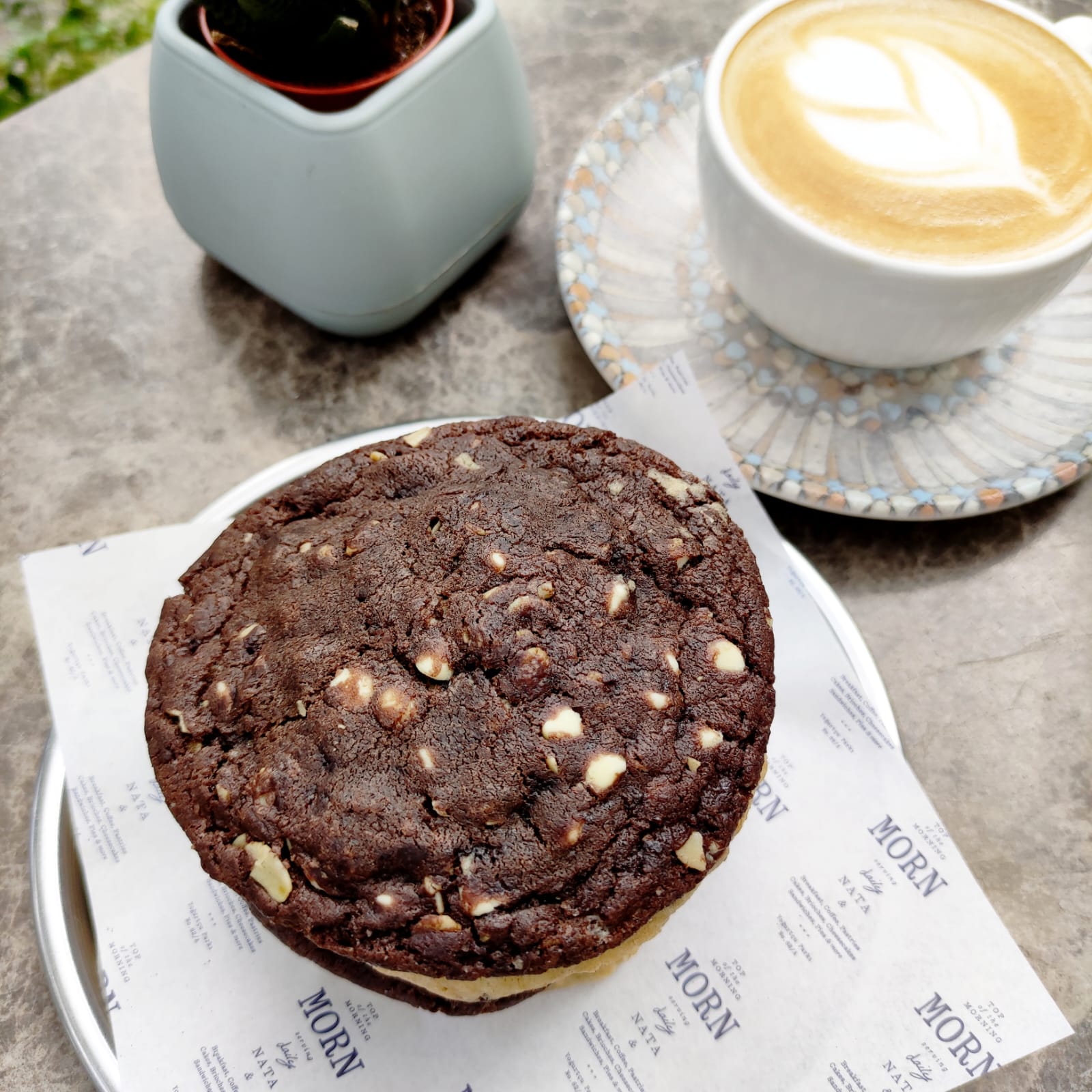 Dark and white chocolate cookie