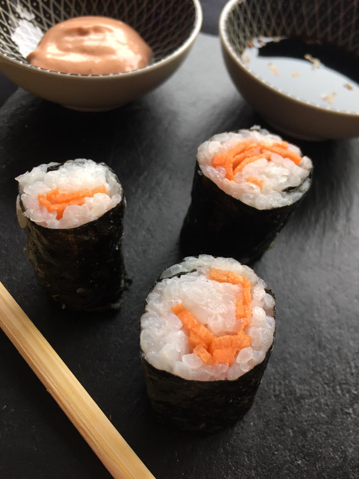 Salmon Maki (8 pieces)