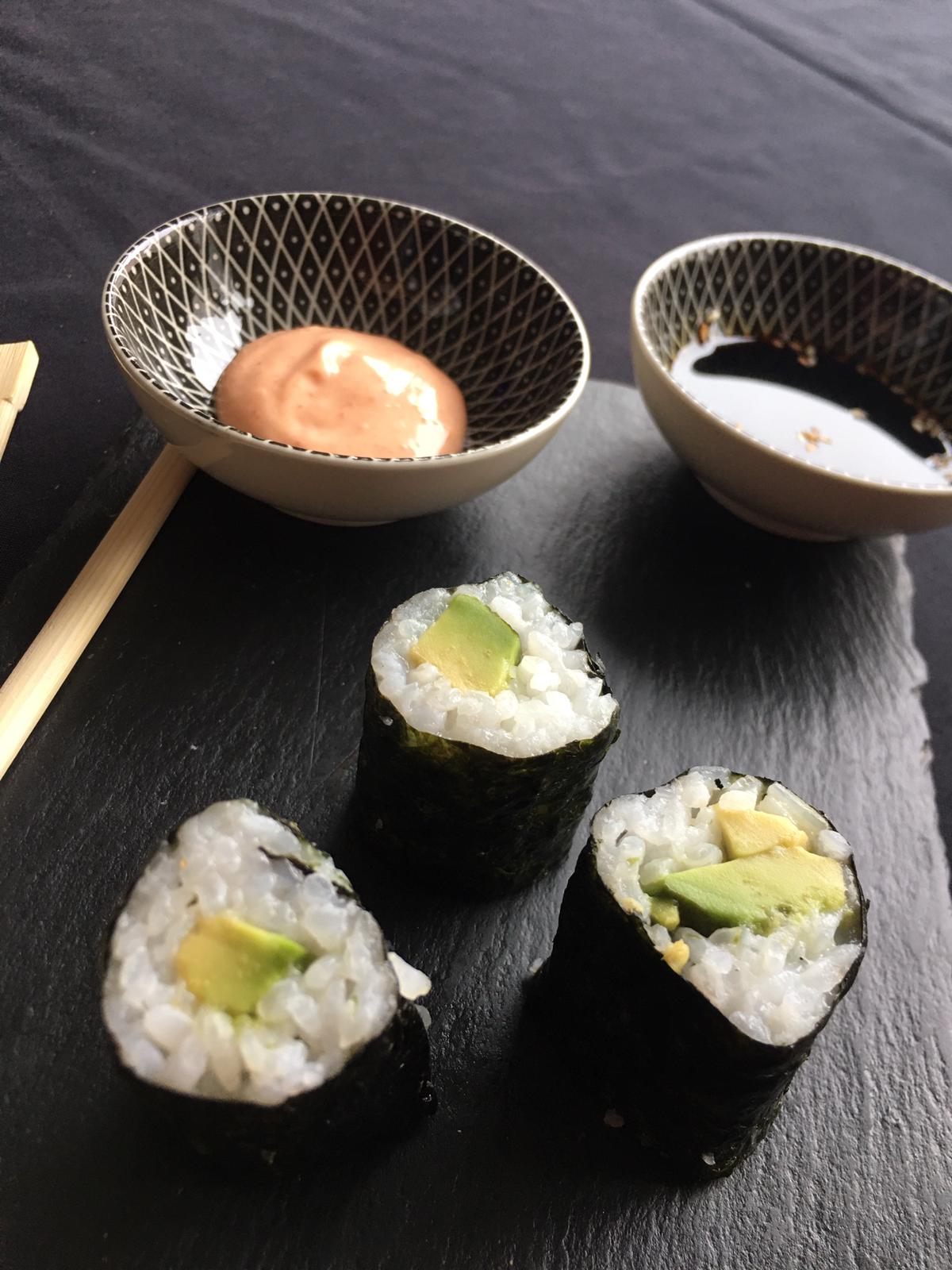 Avocado maki (8 pcs)