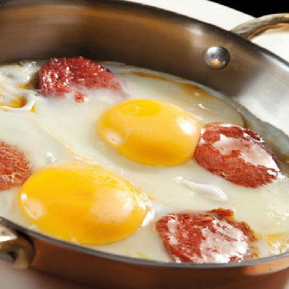Pan-fried Eggs with Beef Sucuk – Full