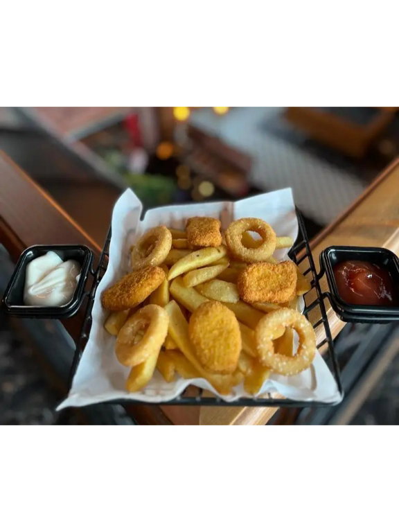 Nugget, potato and onion ring basket