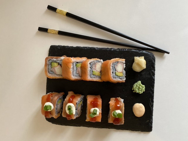 Salmon Roll (8 pcs)