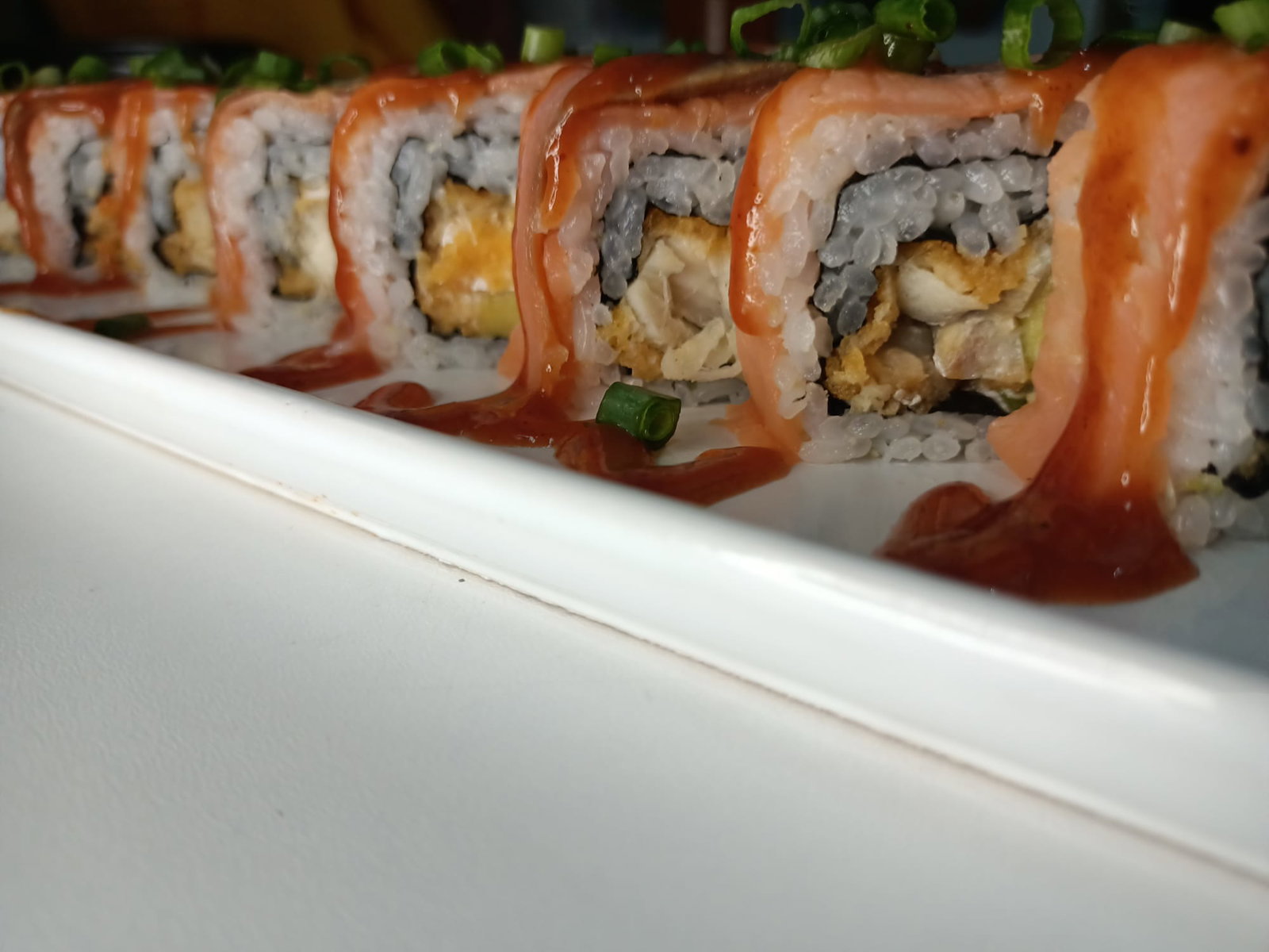 Angel Salmon Roll (8 pcs)