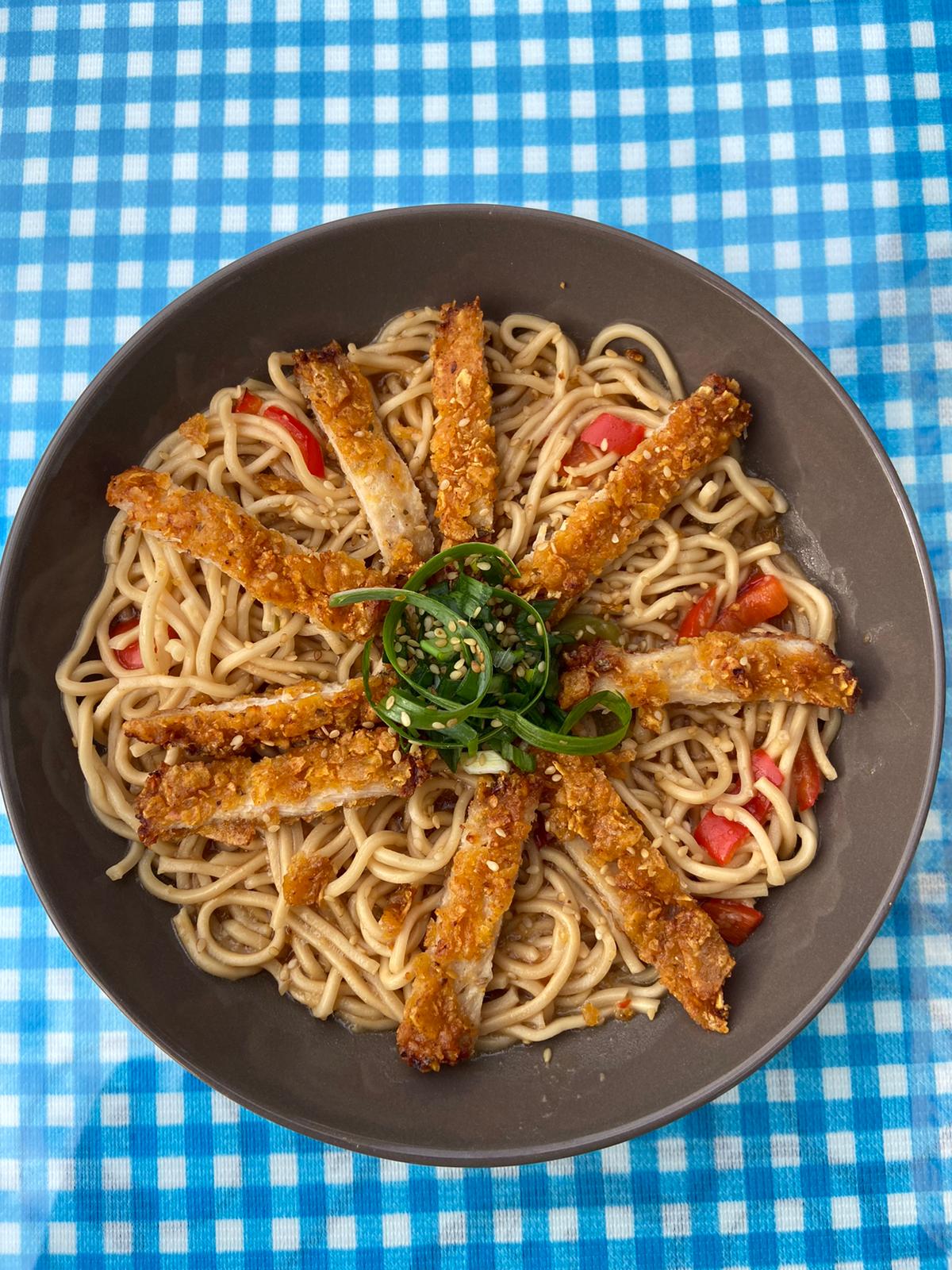 Crispy chicken noodles