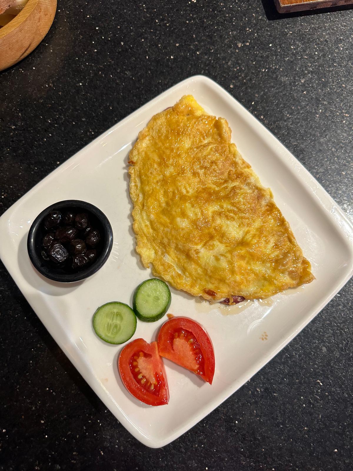 Pan-fried eggs with sucuk