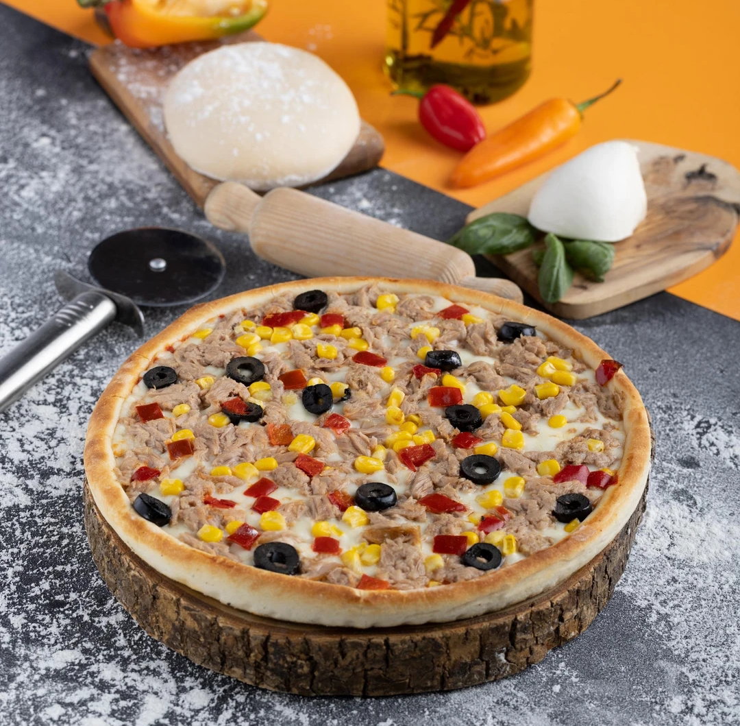 Tuna pizza