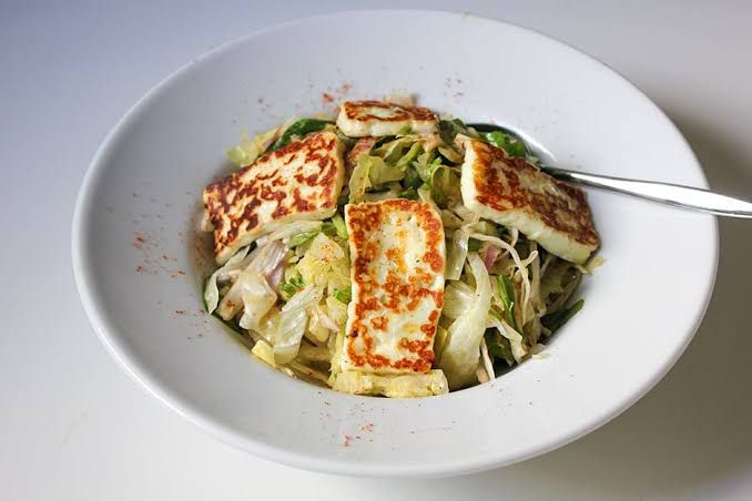 Halloumi salad