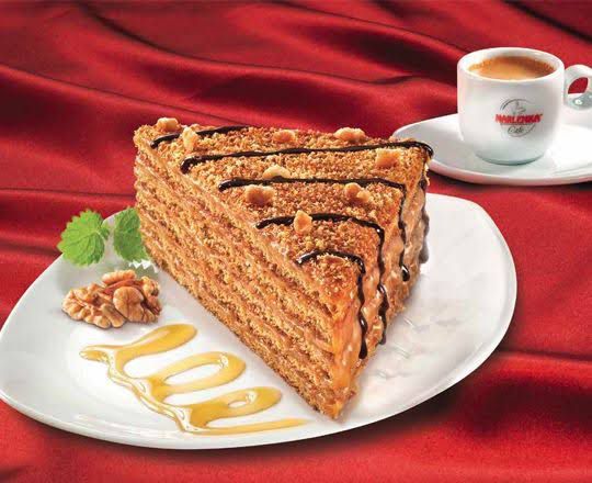 Honey and walnut Marlenka