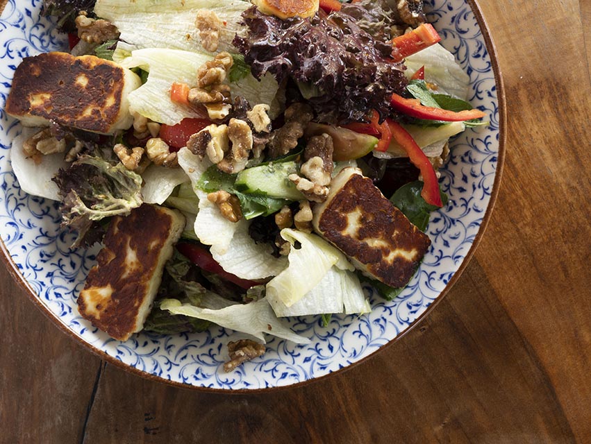 Halloumi salad