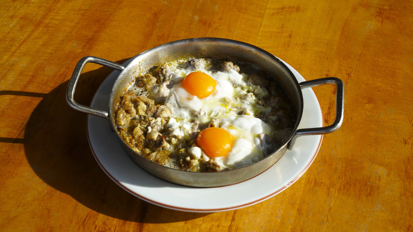 Eggs with kavurma