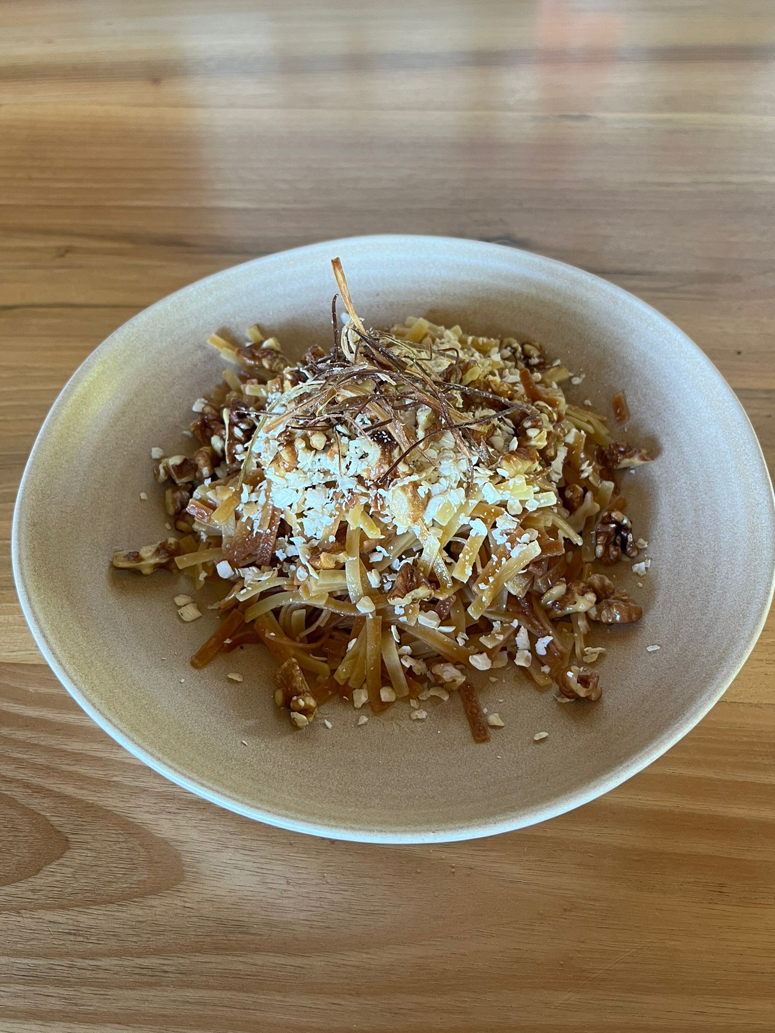 Erişte with walnuts and keş cheese