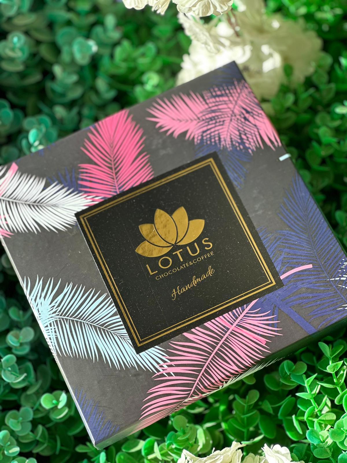 Medium floral chocolate box, 24-piece